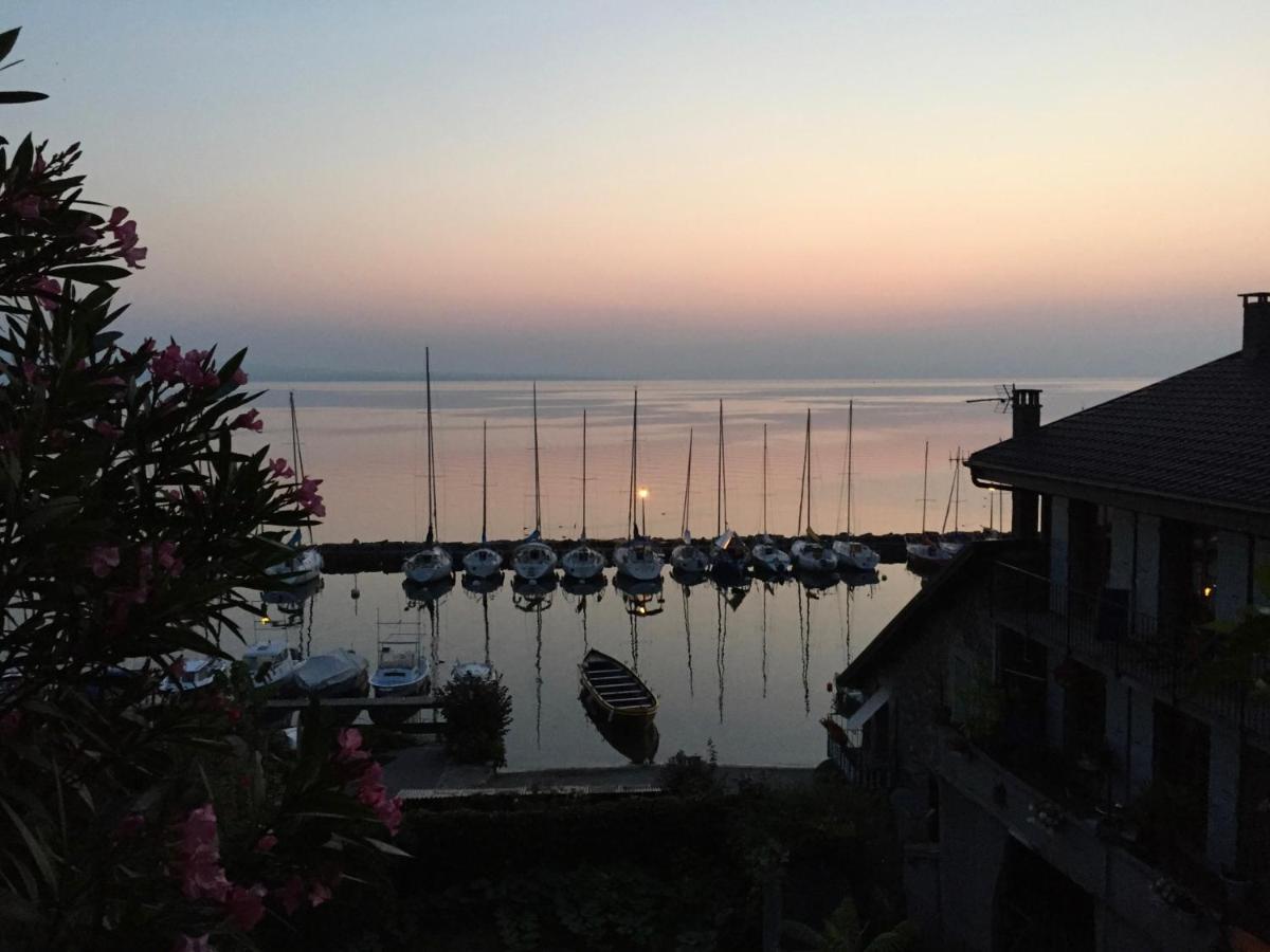 A With A View - Maisonnette Dans Bourg Medieval Au Bord Du Leman *